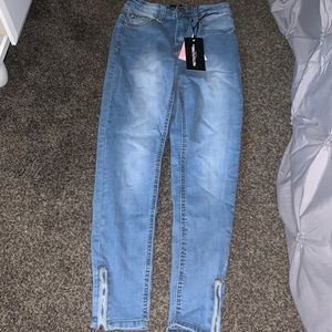 light wash jeans with accent zipper on ankle